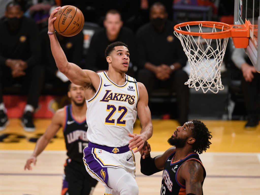 24岁湖人低成本中锋爆发：10胜0负+18胜3负，成夺冠关键！